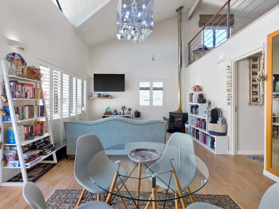 2 Bedroom Property for Sale in Vredehoek Western Cape